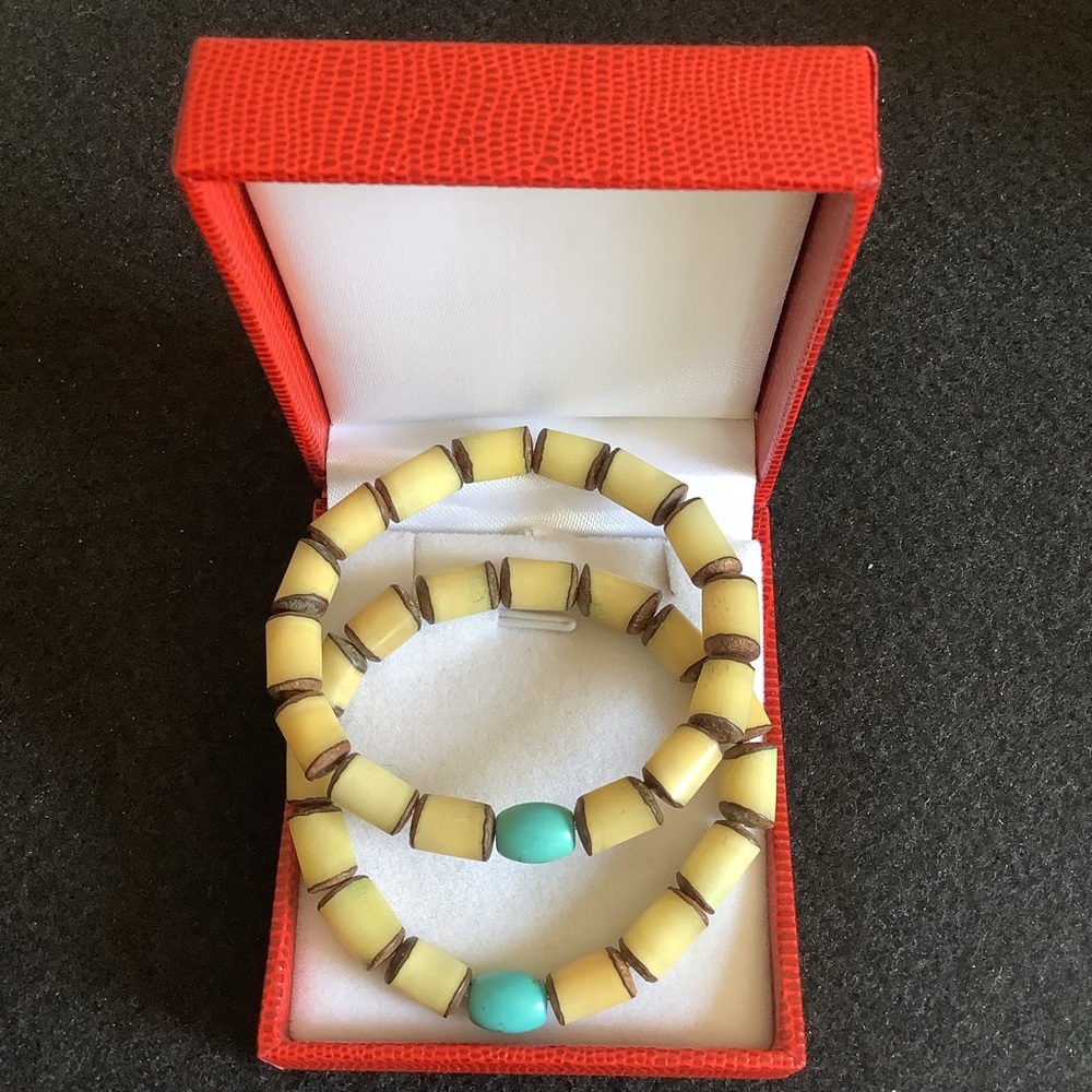 Two natural howlite and bodhi root beads bracelets